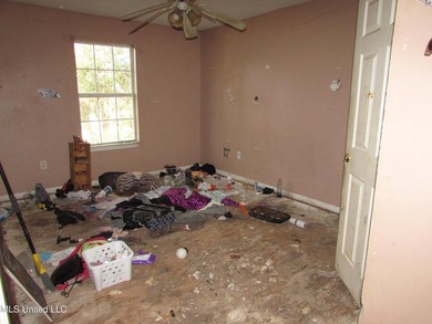 Vacant duplex, 3/2 each side, great investment potential - photo 11