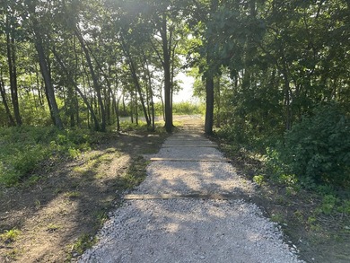 Enjoy peaceful living near Lake Ivanhoe! This charming 1-bedroom - photo 12