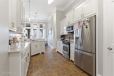 Welcome to this beautifully maintained 5-bedroom, 3-bathroom - photo 13