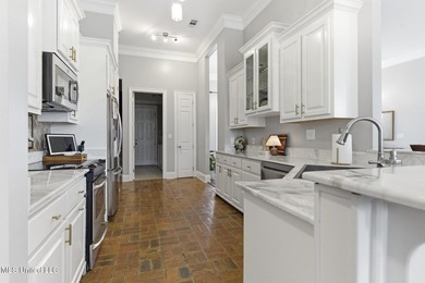 Welcome to this beautifully maintained 5-bedroom, 3-bathroom - photo 14