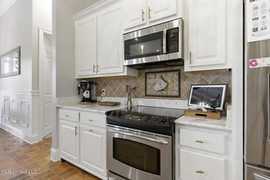 Welcome to this beautifully maintained 5-bedroom, 3-bathroom - photo 16