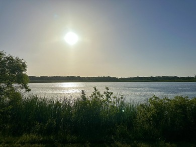 Enjoy peaceful living near Lake Ivanhoe! This charming 1-bedroom - photo 17