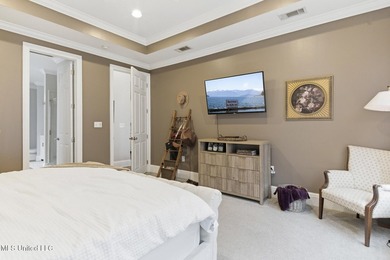 Welcome to this beautifully maintained 5-bedroom, 3-bathroom - photo 18
