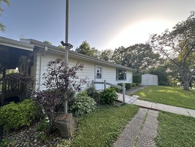 Enjoy peaceful living near Lake Ivanhoe! This charming 1-bedroom - photo 19