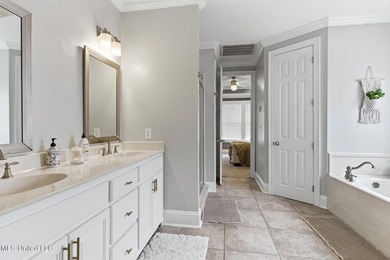 Welcome to this beautifully maintained 5-bedroom, 3-bathroom - photo 19