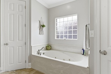 Welcome to this beautifully maintained 5-bedroom, 3-bathroom - photo 20