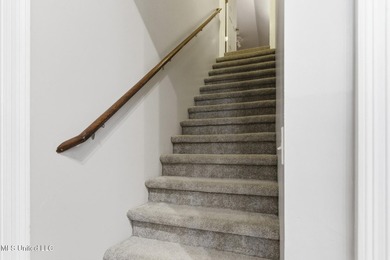 Welcome to this beautifully maintained 5-bedroom, 3-bathroom - photo 24