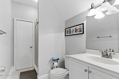 Welcome to this beautifully maintained 5-bedroom, 3-bathroom - photo 26