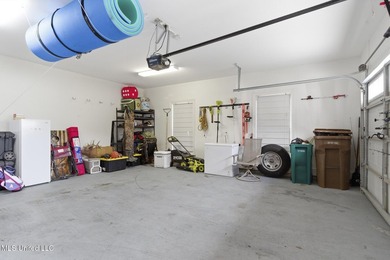 Welcome to this beautifully maintained 5-bedroom, 3-bathroom - photo 28