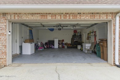 Welcome to this beautifully maintained 5-bedroom, 3-bathroom - photo 29