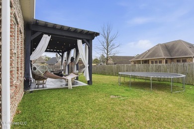 Welcome to this beautifully maintained 5-bedroom, 3-bathroom - photo 32