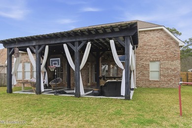 Welcome to this beautifully maintained 5-bedroom, 3-bathroom - photo 33