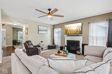 Discover refined living in this spacious 2527 sq. ft - photo 11