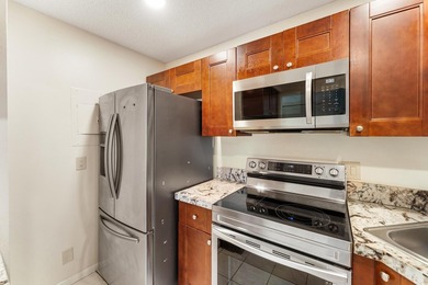 Welcome to this beautifully updated 2 bedroom, 2 bathroom top - photo 12