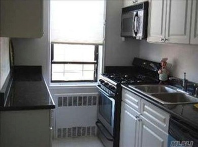 ?? Prime South Flushing - Spacious 2BR/1BA Coop | ? Rare - photo 8