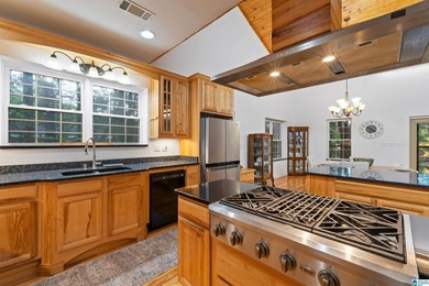 Lakefront estate on 3.52 acres! Featuring 6,310 sq ft of living - photo 14