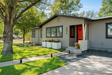 This property is absolutely charming ! Discover a clever blend