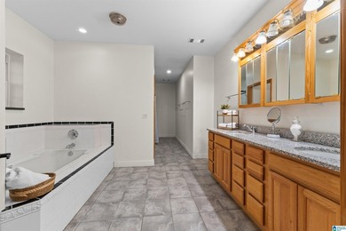 Lakefront estate on 3.52 acres! Featuring 6,310 sq ft of living - photo 20