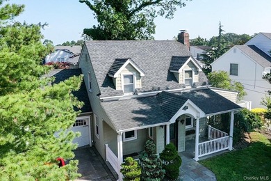 Motivated Seller! Spacious Expanded Cape in North Merrick - Room - photo 1