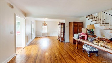 Motivated Seller! Spacious Expanded Cape in North Merrick - Room - photo 4
