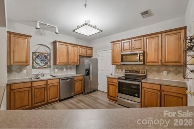 Welcome home to this beautifully maintained 3-bedroom - photo 5