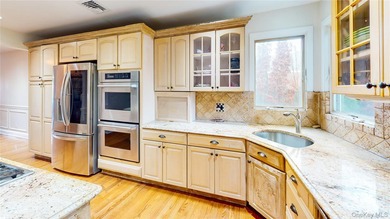Motivated Seller! Spacious Expanded Cape in North Merrick - Room - photo 6