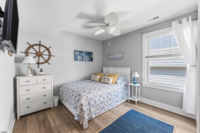 Exceptional ocean views and a premier Gardens location set the - photo 19
