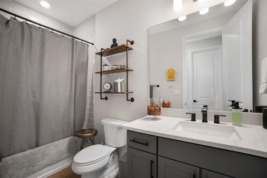 Enjoy resort-style living in Oak Tree, a premier gated community - photo 30