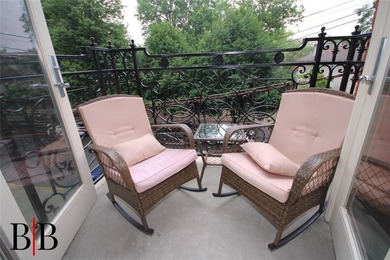 Welcome to this beautifully maintained 2-bedroom, 2-bathroom - photo 8