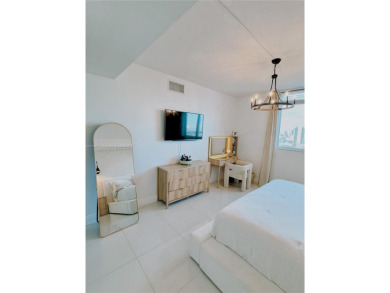 Great investment or Homeowner opportunity! This remodeled unit