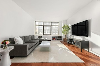 Luxury Living at One Morton Square! Enjoy this sun-drenched, 2 - photo 2