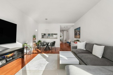 Luxury Living at One Morton Square! Enjoy this sun-drenched, 2 - photo 3