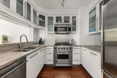 Luxury Living at One Morton Square! Enjoy this sun-drenched, 2 - photo 4