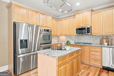 Beautifully 6 bedroom. home on a private cul-de-sac lot in - photo 10