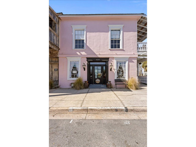Own a charming, versatile piece of Florida history in the heart - photo 3