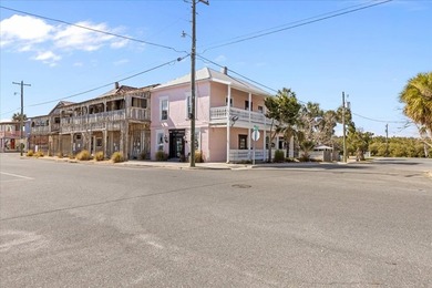 Own a charming, versatile piece of Florida history in the heart - photo 4
