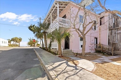 Own a charming, versatile piece of Florida history in the heart - photo 5