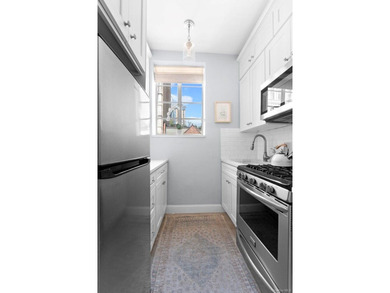 Tucked along one of Gramercy's most coveted tree-lined streets - photo 6