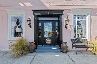 Own a charming, versatile piece of Florida history in the heart - photo 8