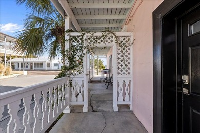 Own a charming, versatile piece of Florida history in the heart - photo 9