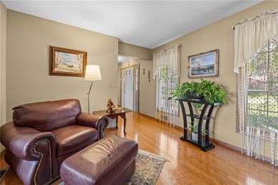 Welcome to this impeccably maintained 4-bedroom, 3.5-bath - photo 4