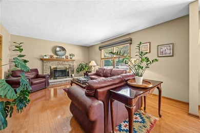 Welcome to this impeccably maintained 4-bedroom, 3.5-bath - photo 8