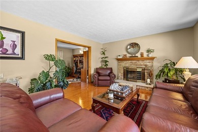 Welcome to this impeccably maintained 4-bedroom, 3.5-bath - photo 9
