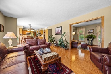 Welcome to this impeccably maintained 4-bedroom, 3.5-bath - photo 10