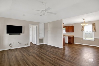 Priced to sell! 3 Bedroom 2 bath home close to town in Central - photo 5