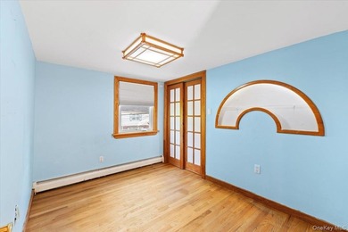 Welcome to 3 Franklin Road, a spacious and sun-filled Colonial - photo 13