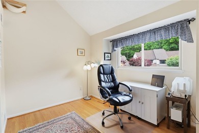 Welcome to 39 Menlo Place! Nestled at the end of a quiet - photo 14