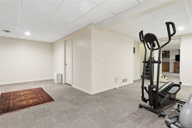 Welcome to 39 Menlo Place! Nestled at the end of a quiet - photo 15