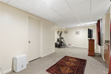 Welcome to 39 Menlo Place! Nestled at the end of a quiet - photo 16