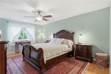 Welcome to 39 Menlo Place! Nestled at the end of a quiet - photo 18